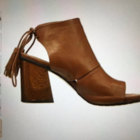 Shoes by Kenneth Cole Reacción. - Picture 2 of 8